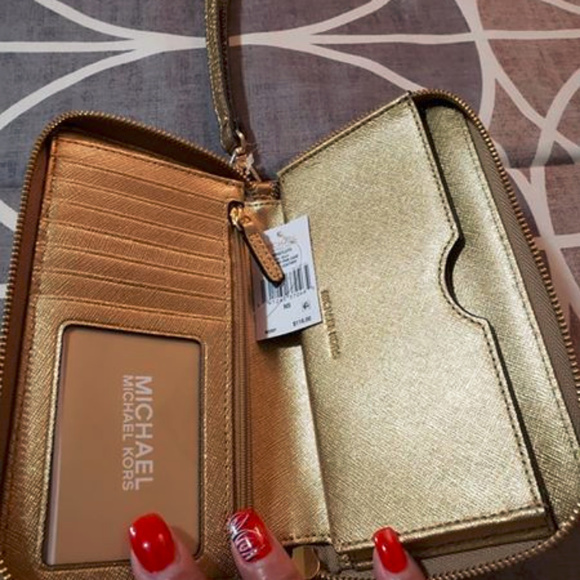 MK wristlet - Picture 1 of 1